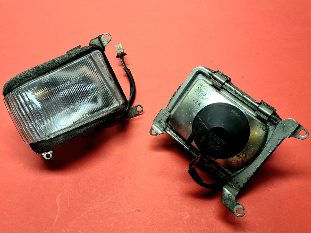 Cornering light set GL1500 with SE mounting used Goldwing.nl EN