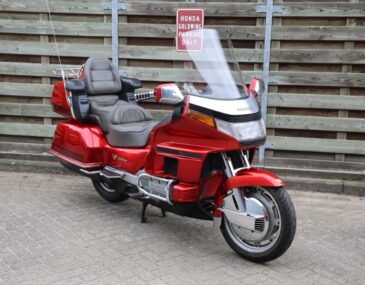 # 48-mv-zz Honda GL1500 aspencade speciaal rood